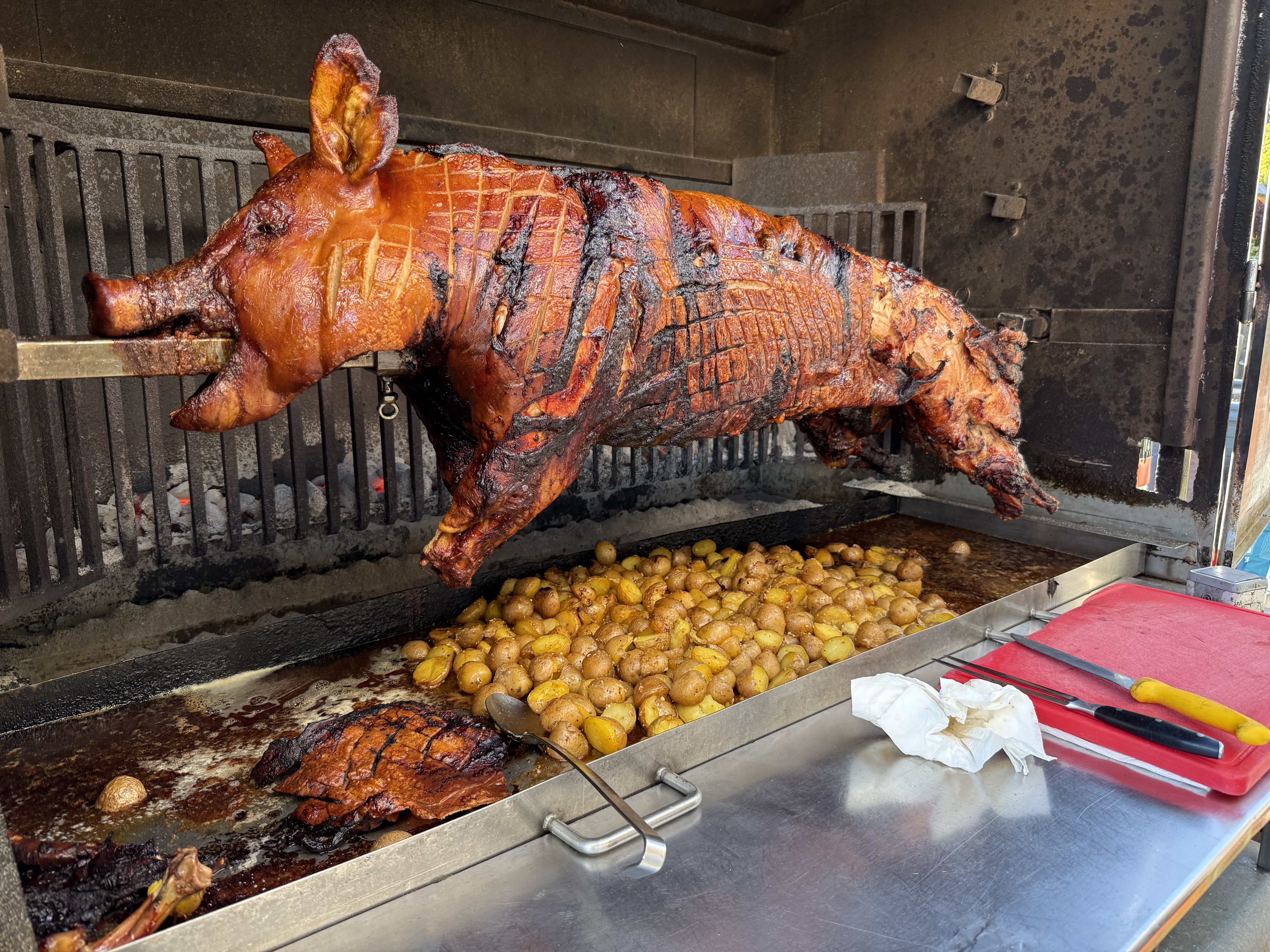 Spanferkel vom Holzkohlegrill